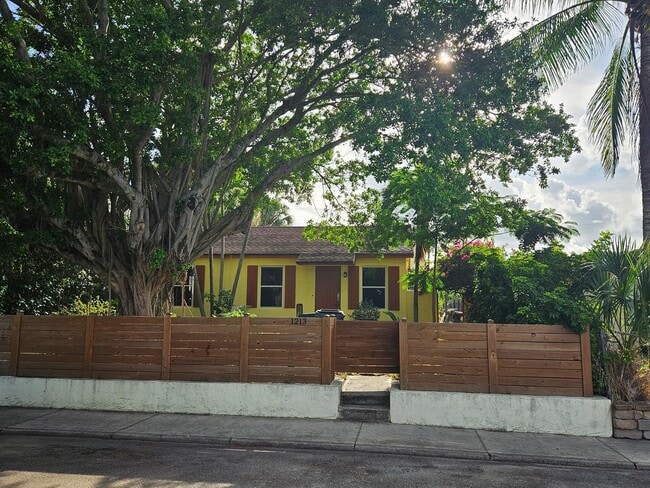 Building Photo - 1213 S M St Rental