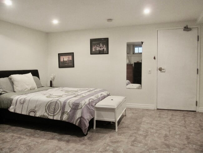 Photo - 646 Broadview Av