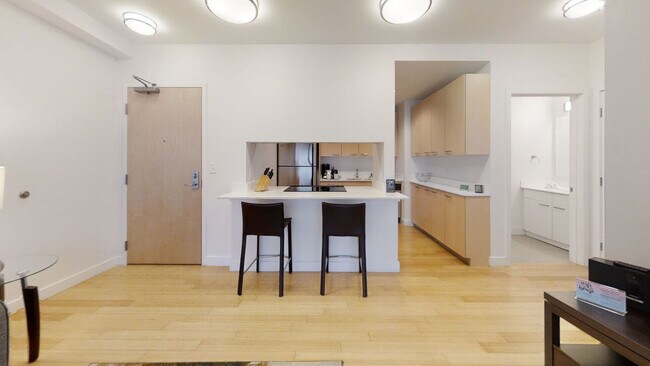 Photo - 1091 Boylston St