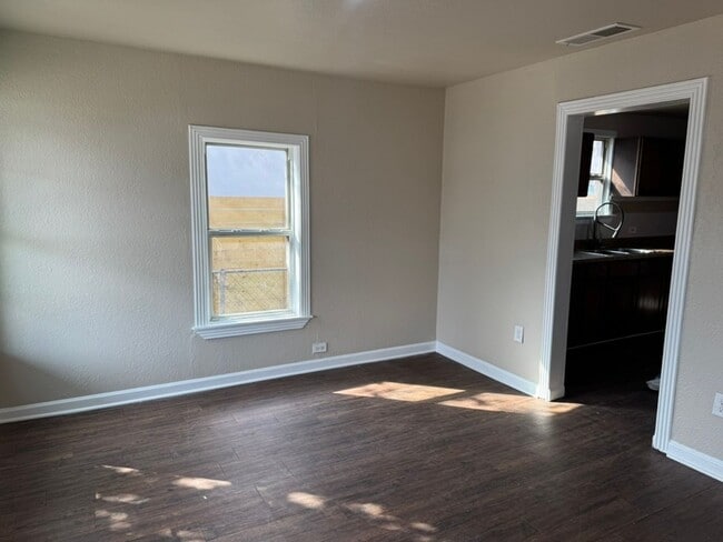 Photo - 3 Bed / 2 Bath Home in South San Antonio – Easy Access to I-10 & I-37