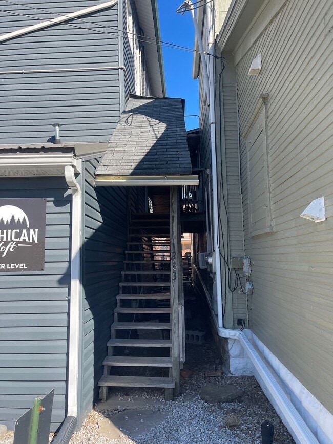 Photo - 263W Unit 263.5W - Upstairs