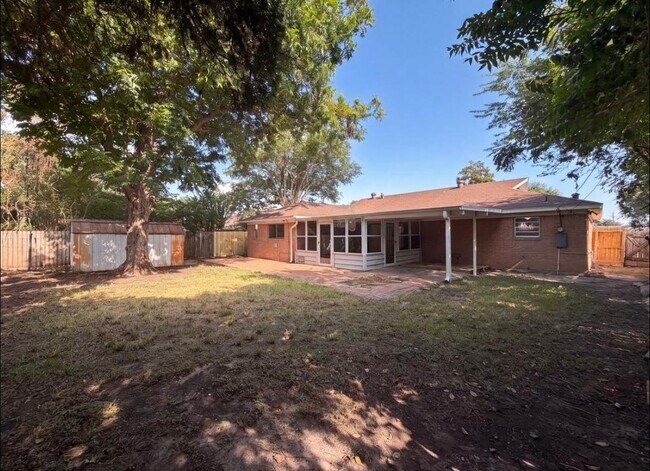 Photo - 9533 Skyline Dr