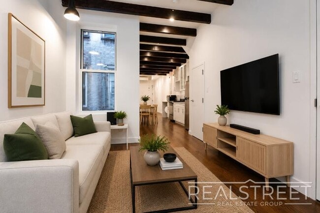 Building Photo - 4 Bed 2 Bath Duplex in BedStuy!