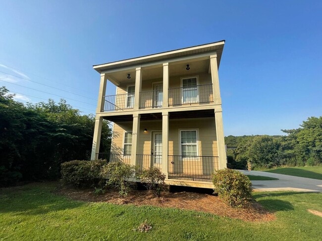 Building Photo - PRE-LEASING FOR AUGUST 2026!