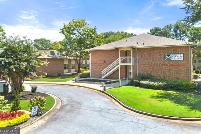 Building Photo - 475 Mount Vernon Hwy NE Unit 226C Rental