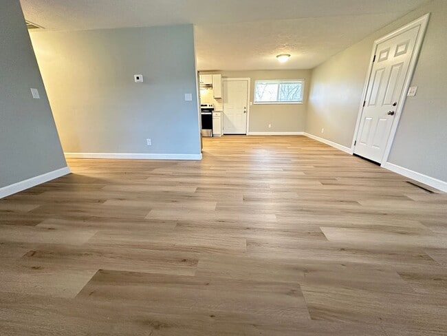 Photo - 305 Primrose Ln