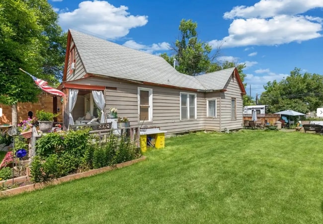 Building Photo - 905 6th Ave N