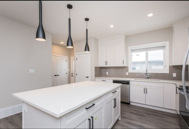 Photo - 1000 Berg Pl