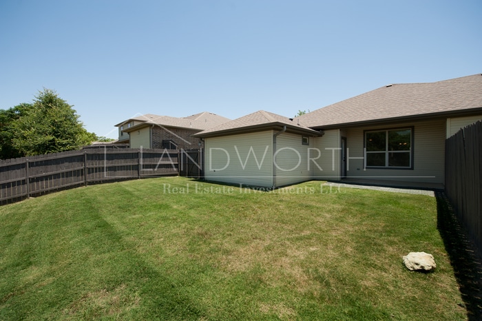 Photo - 3 bed 2.5 bath Beautiful Property