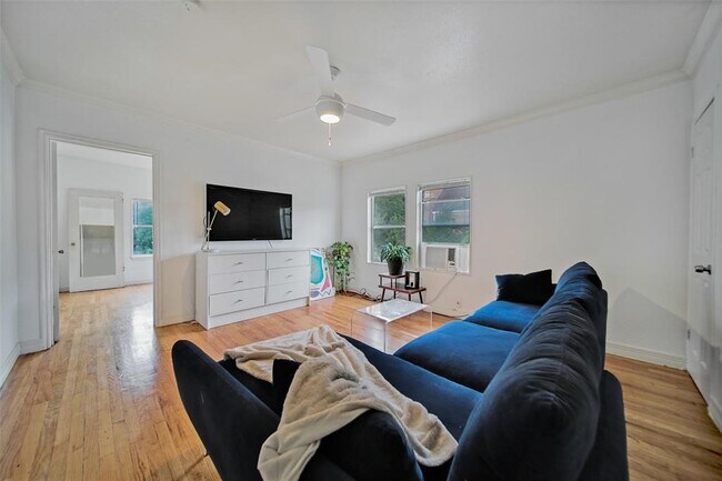 Photo - 115 Hunt St