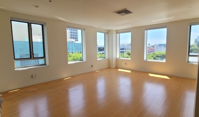 Photo - 3810 Wilshire Blvd Unit 307