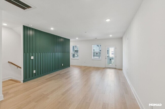 Photo - 550 Markham St