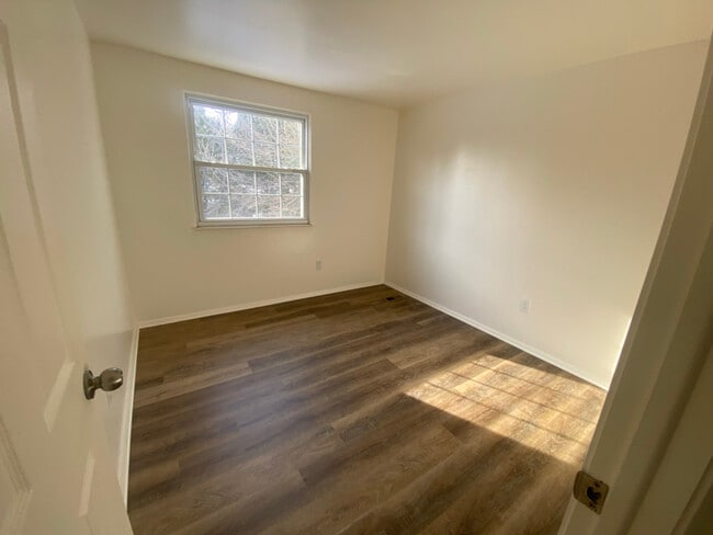 Photo - 679 S 82nd St