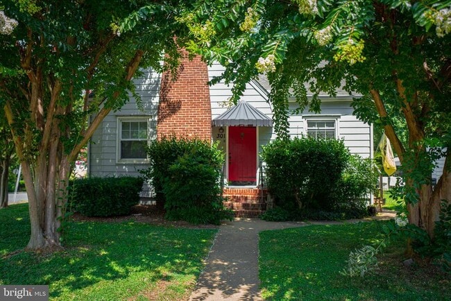 Photo - 301 Adams St House