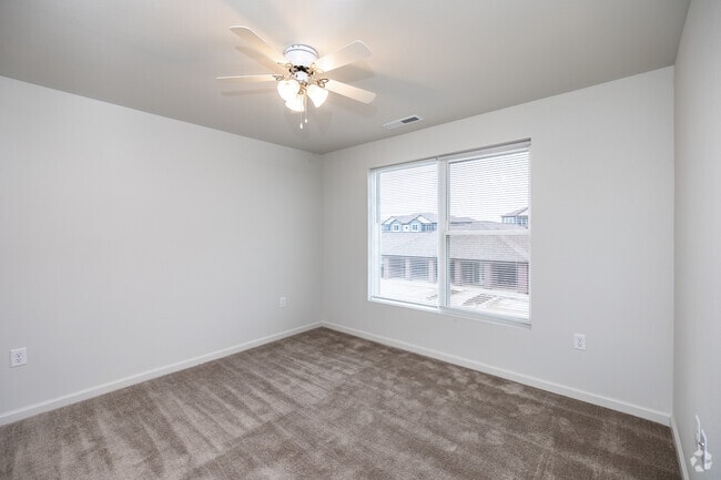 2BR, 2BA - 855 SF