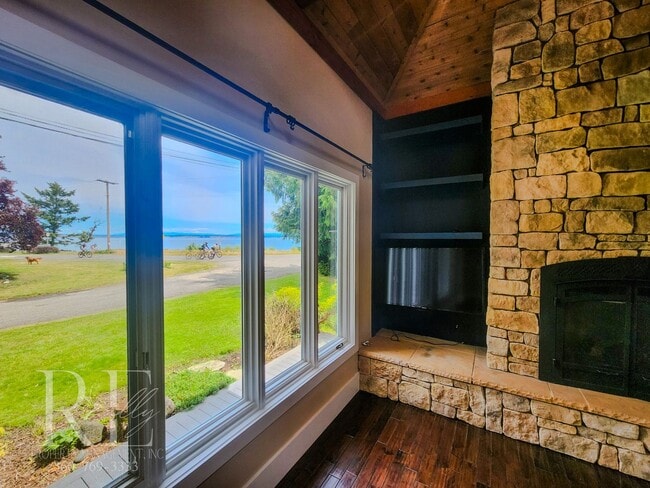 Photo - Stunning Water-View Haven
