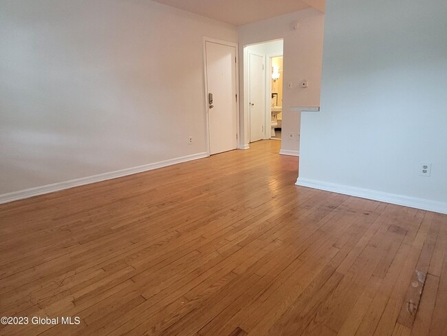 Photo - 147 Eagle St Unit APT 3