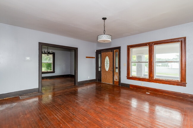 Building Photo - 3124 Lakeview Ave Rental