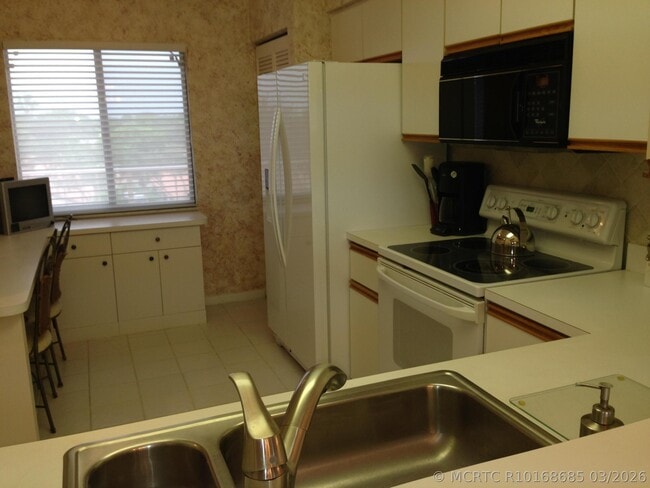 Photo - 6193 Pointe Regal Cir Unit 404