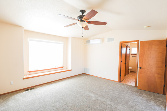 Photo - 2353 Saturn Cir Townhome