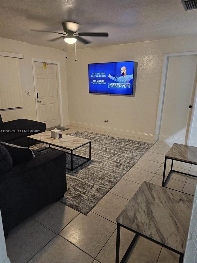 Photo - 5929 Fillmore St