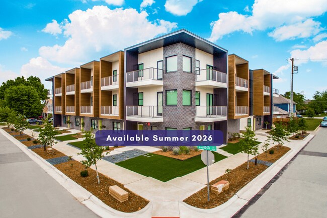 Building Photo - 2720 W Devitt St