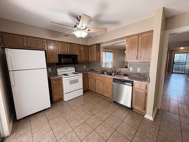 2634 Bay Pointe Cir W