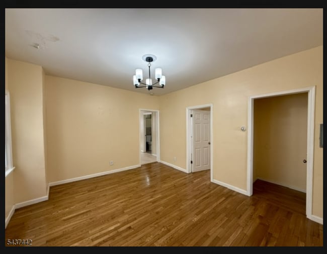 Building Photo - 305-307 Sanford Ave Unit 2