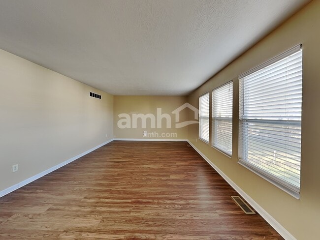 Photo - 10204 Meadow Glen Dr