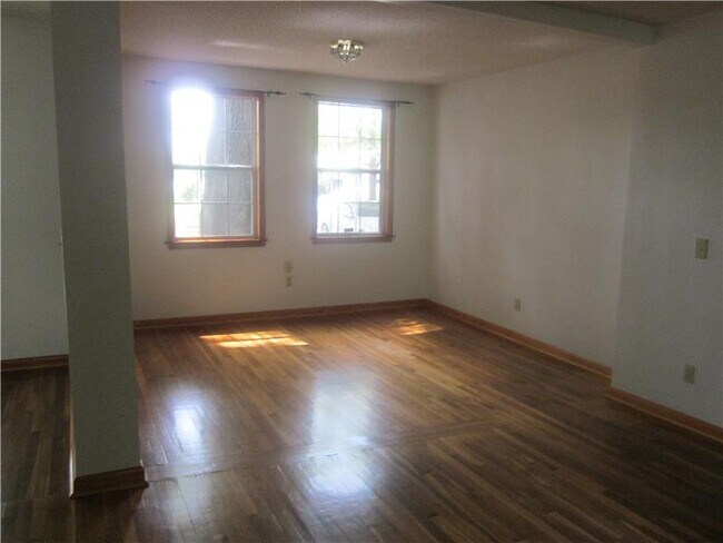 Photo - 1112 Dean Forest Rd