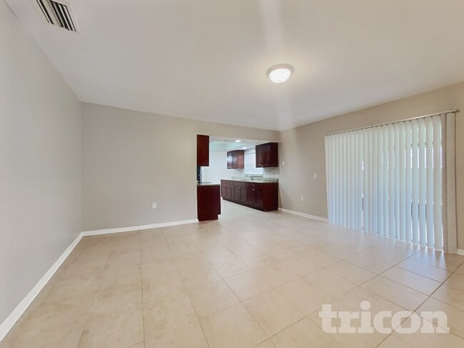 Photo - 311 E Windhorst Rd