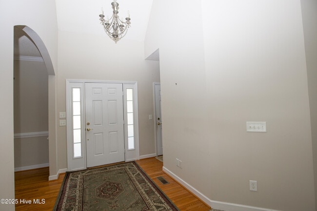 Photo - 102 Newington Way