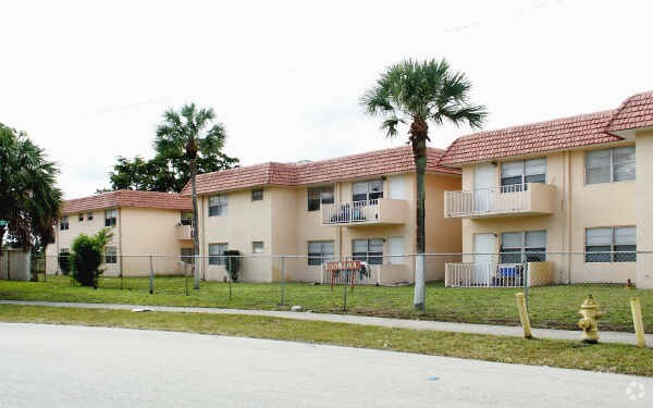 Photo - Royal Palm Apartments