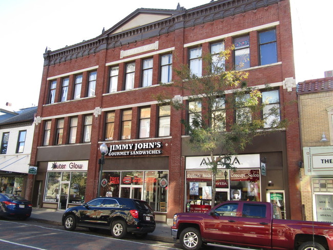 Building Photo - 18 S Court St Rental