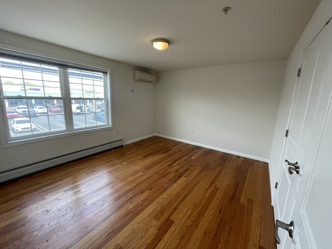 Bedroom & Closets