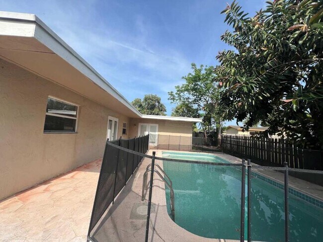 Building Photo - 11360 NW 37th Pl Rental