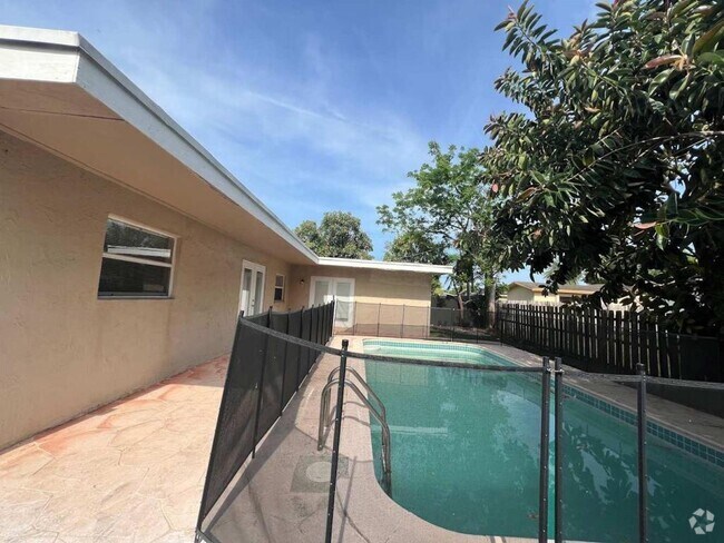 Building Photo - 11360 NW 37th Pl Rental
