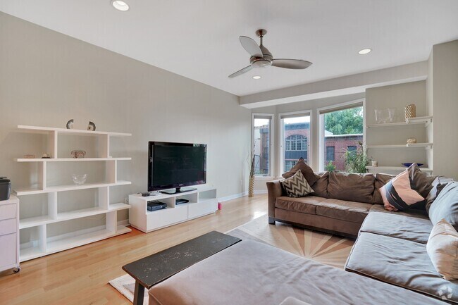Building Photo - 83 Monroe St Unit # 4B Rental