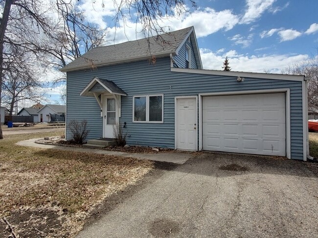 Photo - 301 Leonard Ave