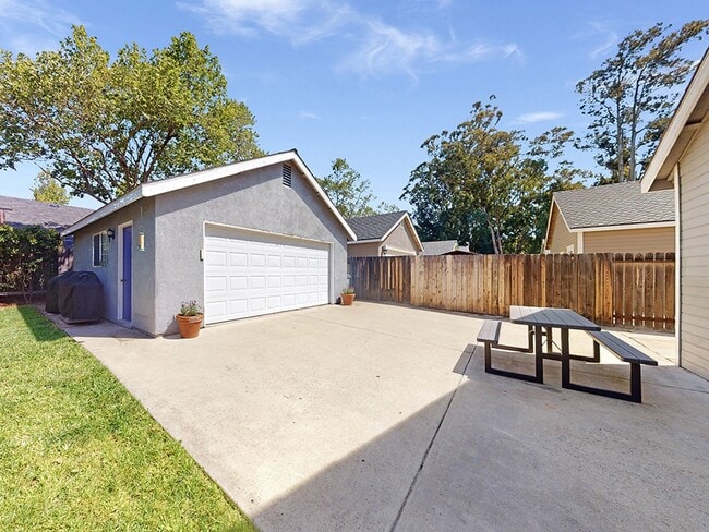 Photo - 888 El Capitan Way