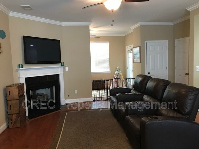 Photo - 4055 Hartland St