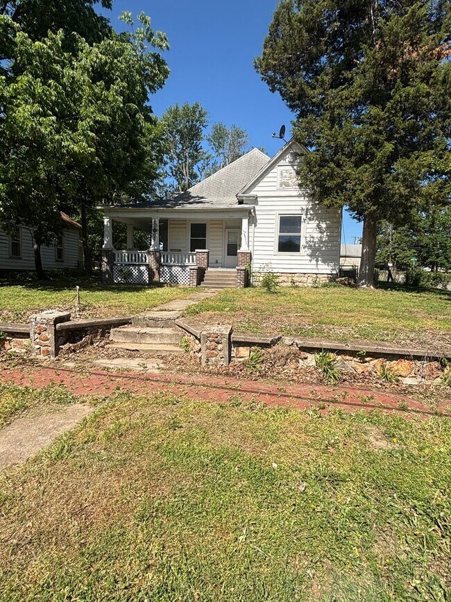 Building Photo - 2159 N Main Ave