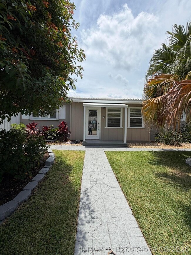 Photo - 204 S Seacrest Cir