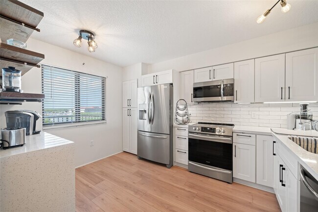 2240 N Cypress Bend Dr Unit 802