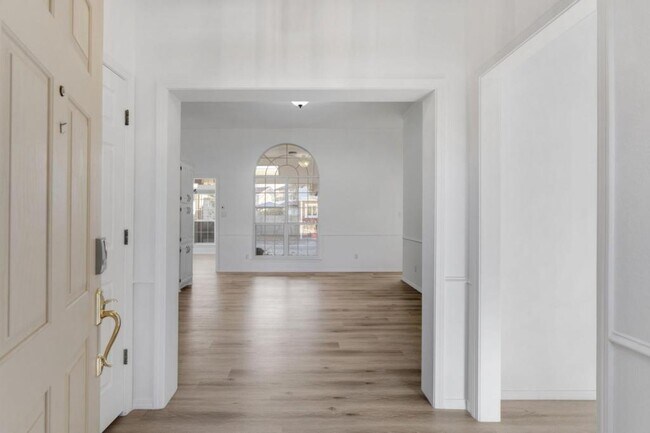 Photo - 9512 Rosas Ave NE