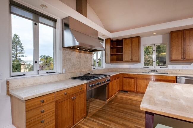 Photo - 1090 Devonshire Dr