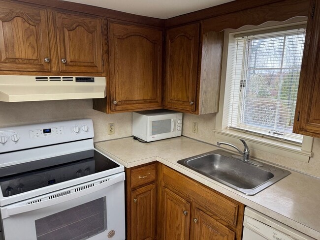 452 E Hancock St Unit B