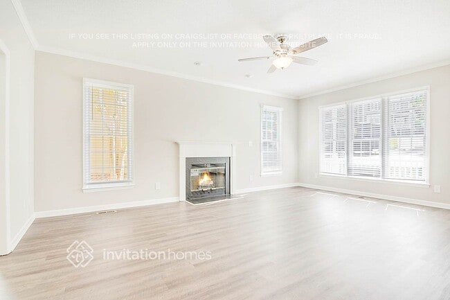 Photo - 1612 Nesfield Pl