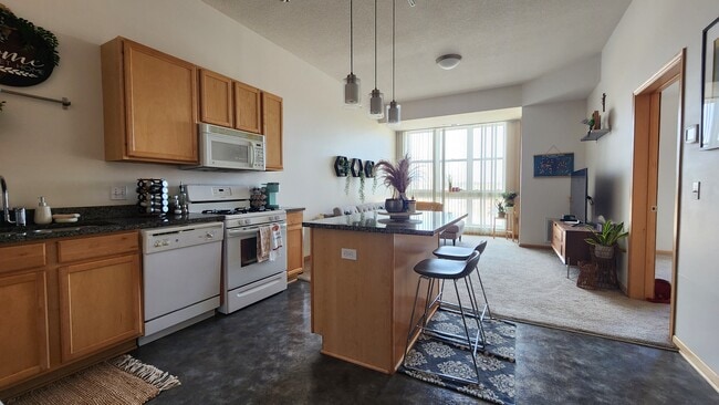 Photo - 2650 University Ave W Unidad 323