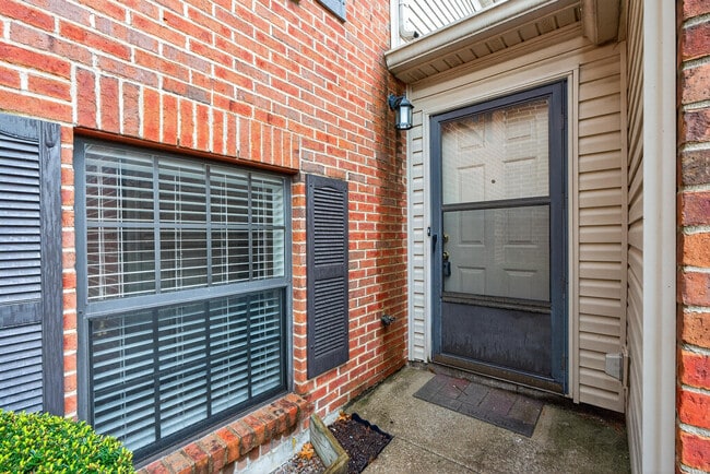 Photo - 2563 Crusaders Way